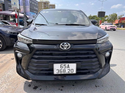 Toyota Avanza Premio Đen