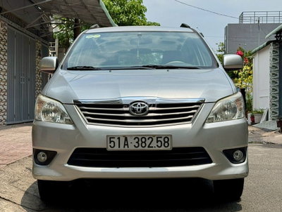 Innova G AT 2013 màu bạc, một chủ từ đầu 84.000 km