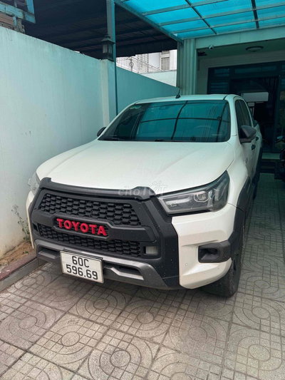 Toyota Hilux 2021 2 cầu 4x4 14980km Trắng