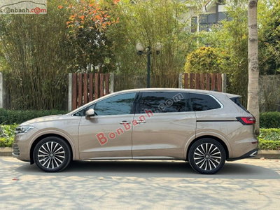 Xe Volkswagen Viloran Luxury 2025