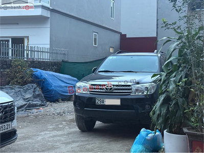 Xe Toyota Fortuner 2.7V 4x4 AT 2011