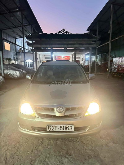 Toyota Innova 2008 G - 999999 km