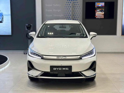 BYD M6 Trắng