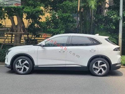 Xe VinFast VF8 Eco 2026