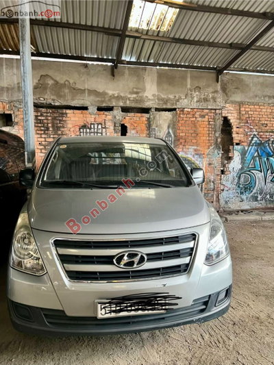 Xe Hyundai Grand Starex Van 2.4 MT 2016