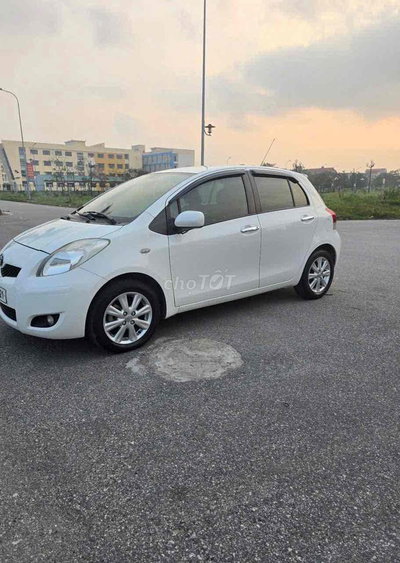 Toyota Yaris 2010 1.3 Trắng