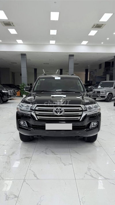 Toyota Land Cruiser 2019 4.6 V8 Đen, tên công ty.