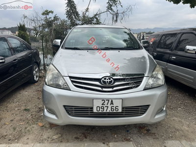 Xe Toyota Innova V 2012