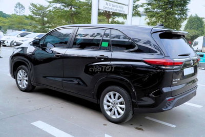 Toyota Innova Cross 2.0V Đen