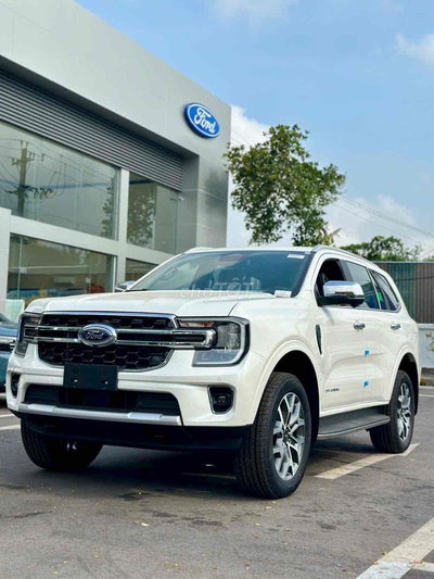 Ford Everest 2026 Titanium 4x2 Trắng