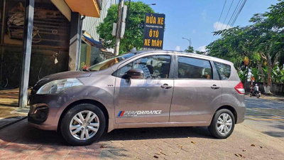 Suzuki Ertiga 7 chỗ màu Nâu