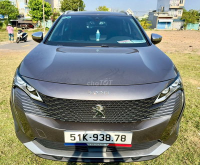Peugeot 3008 xe Nữ tiếp viên hàng không sử dụng