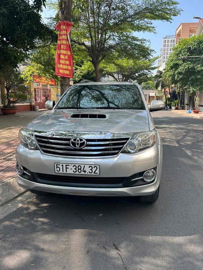 Toyota Fortuner 2015 Bạc