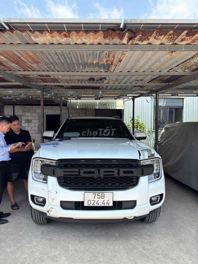 Ford Ranger XLS AT 1C 2025 Trắng
