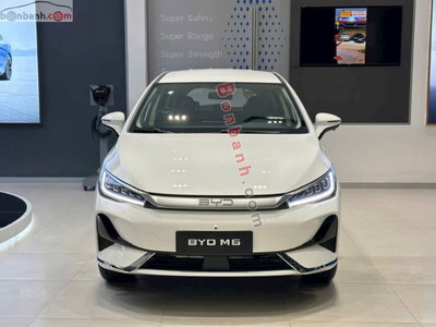 Xe BYD M6 2026