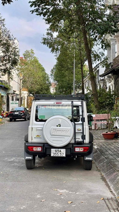 Suzuki Jimny màu Trắng