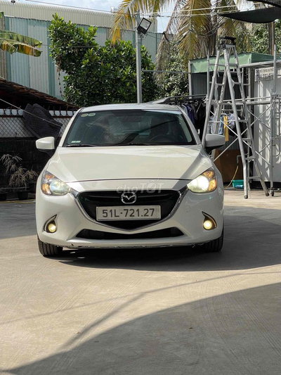 Mazda 2 Luxury Trắng