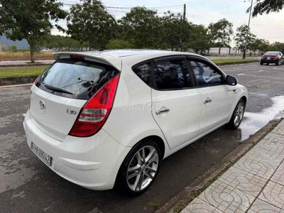 Hyundai i30 Trắng 5 chỗ