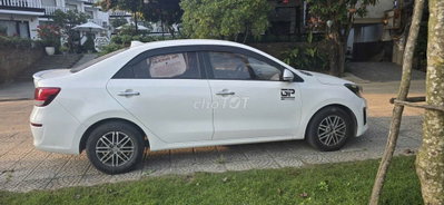 Kia Soluto 2019 Deluxe Trắng