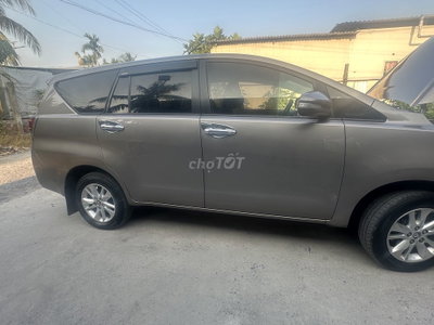 Toyota Innova 2017 Số sàn màu đồng ánh kim