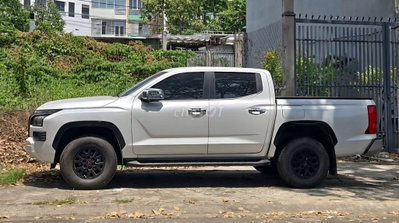 Mitsubishi Triton GLX trắng 1v4