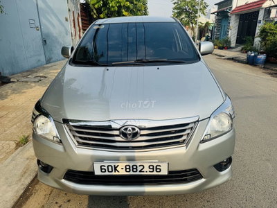 Toyota Innova Bạc 8 chỗ