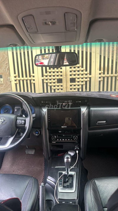 Toyota Fortuner Trắng 7 chỗ