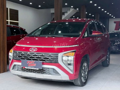 Hyundai Stargazer 2022 Premium 6 chỗ,màu đỏ, 4v6km