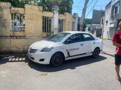 Toyota Vios Trắng Số sàn 5 chỗ