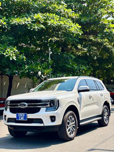 Ford Everest Ambiente Trắng 2023 14000 km