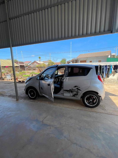 Chevrolet Spark màu Bạc