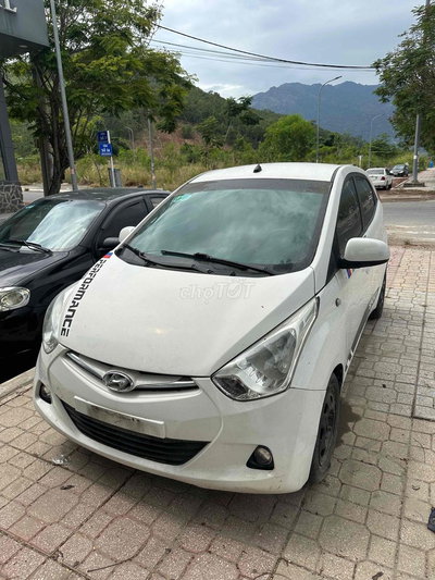 Hyundai Eon Trắng 5 chỗ