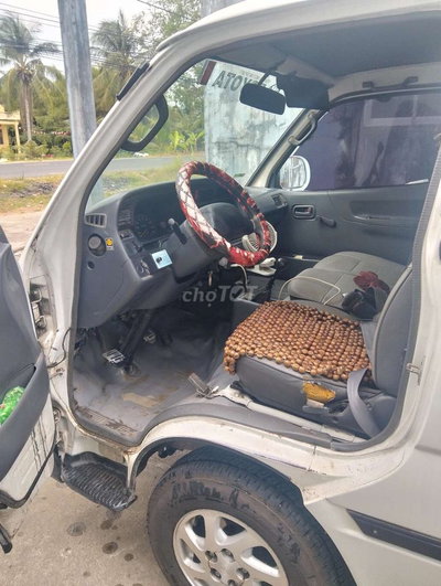 Toyota Cá mập màu Trắng