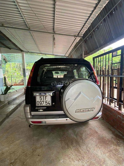 Ford Everest 2005 Gasoline XL 4x2 - 900000 km