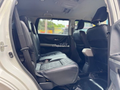 Toyota Veloz Cross Trắng 7 chỗ
