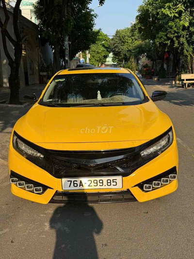 Honda Civic 2017 màu Vàng , máy 1.5L Vtec Turble