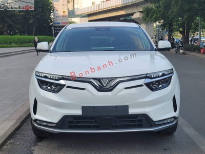 Xe VinFast VF8 Eco 2026