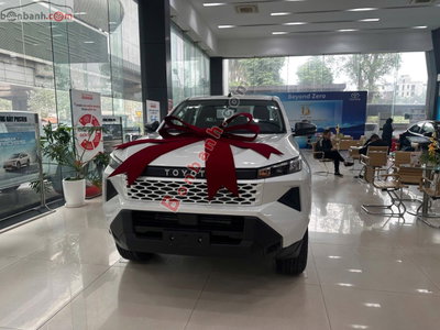 Xe Toyota Hilux Standard 2.8L 4x2 MT 2026