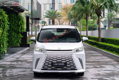 Xe Lexus LM 500h 4S 2026