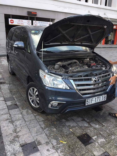 Toyota Innova 2015 model V - cao - Xanh Navi
