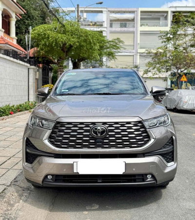 Toyota Innova 2023 Cross HEV 2.0 CVT - 680000 km