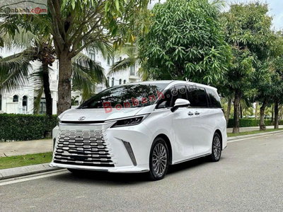 Xe Lexus LM 500h 2025