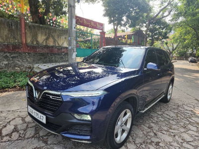 VinFast Lux SA2.0 Turbo Xanh