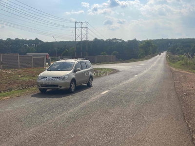 Nissan Livina AT1.8 Vàng cát