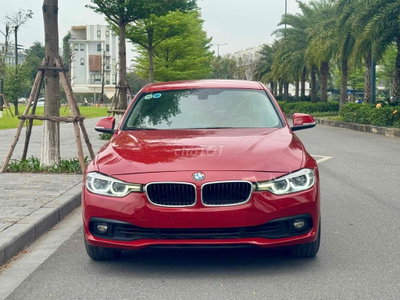 BMW 320i màu Đỏ 2016