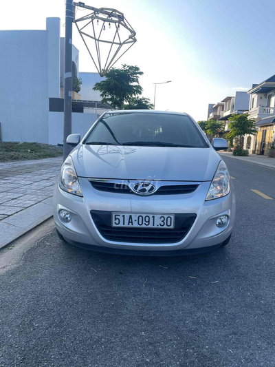 Hyundai i20 màu Bạc