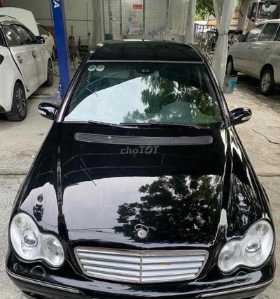 Mercedes-Benz C-Class Đen