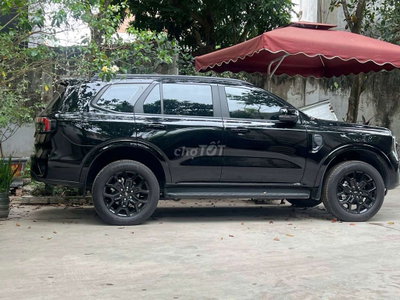 Ford Everest 2025 Đen 2300km