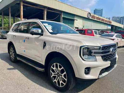 Ford Everest 2026 Titanium 4x4 Trắng