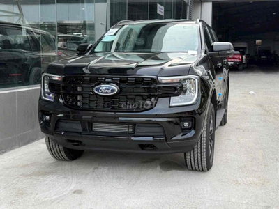 Ford Everest Ambiente Đen